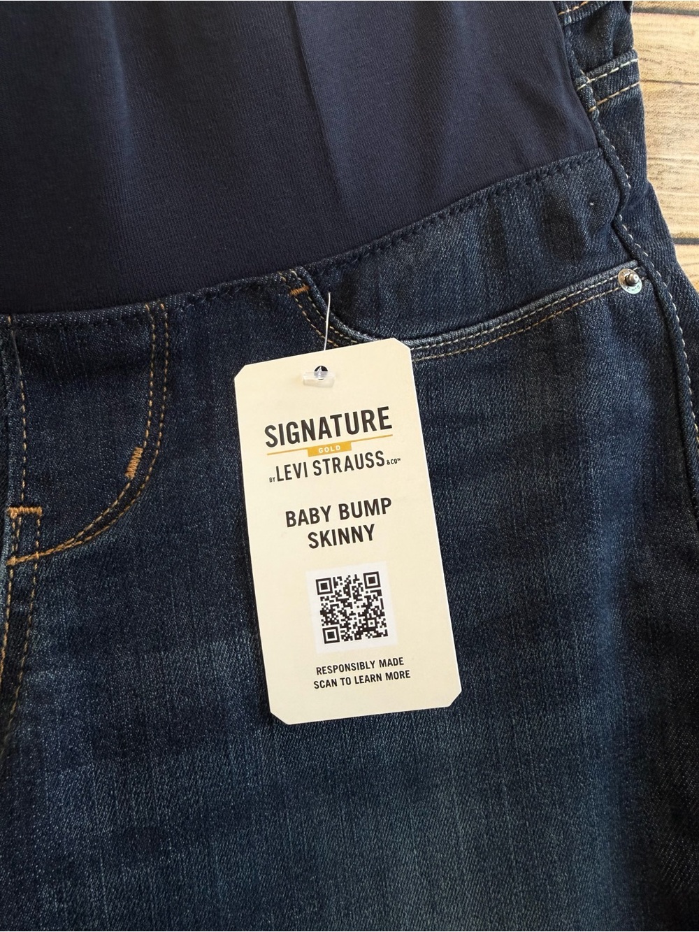 Signature By Levi Strauss Baby Bump Skinny Jeans Dark Wash Maternity Size XS NWT - Picture 3 of 7